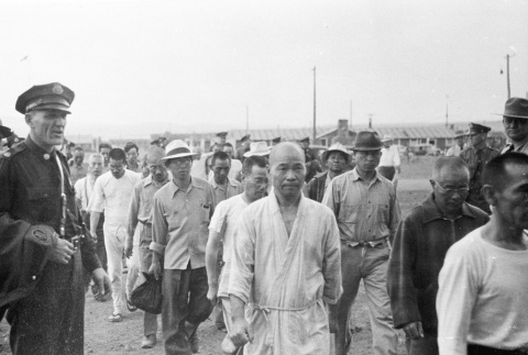 Hoshidan members leaving Tule Lake (ddr-densho-37-197)