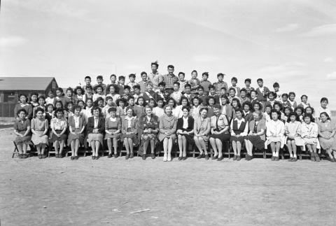 Group photo with children and women (ddr-fom-1-676)