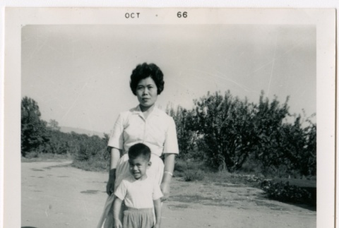 Japanese American woman and child (ddr-densho-325-566)
