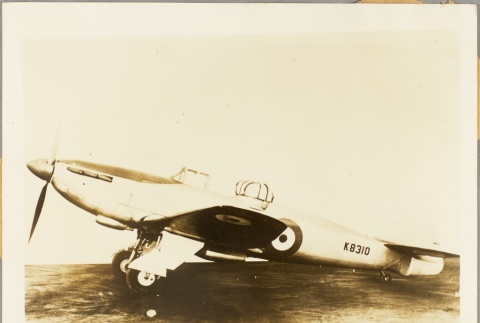 A British plane (ddr-njpa-13-173)