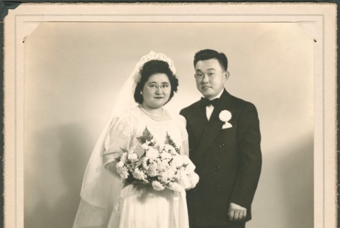 Wedding portrait of Natsuye Miyagawa and Yoshio Kawamoto (ddr-densho-328-117)
