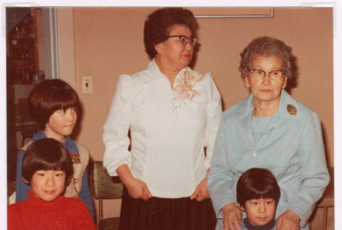 Grandchildren with Great-Grandma Yoshiko and Grandma Mitzi (ddr-densho-477-482)