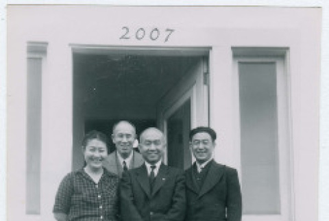 Japanese American family (ddr-densho-26-173)