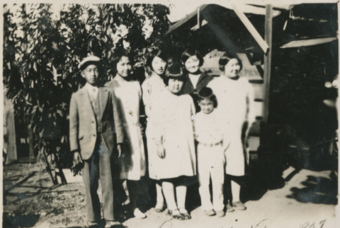 Yoshioka and Hirano families (ddr-densho-357-125)