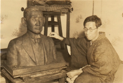 A sculptor working on a bust (ddr-njpa-4-2193)
