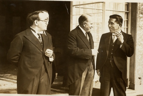 A group of men standing outside (ddr-njpa-1-2638)