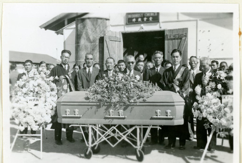 Mourners at Shojiro Yoshikawa's funeral (ddr-densho-37-1556)