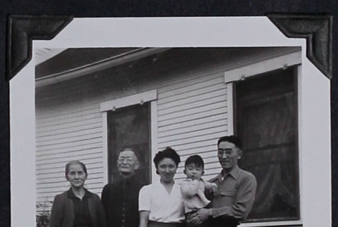 Family photograph (ddr-densho-359-1479)