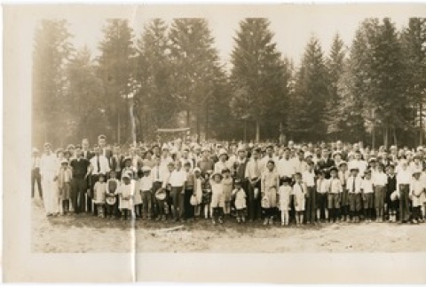 Group photograph at the Bellevue Community Center Dedication (ddr-densho-347-1)