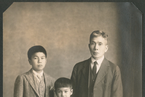 Family portrait (ddr-densho-442-63)