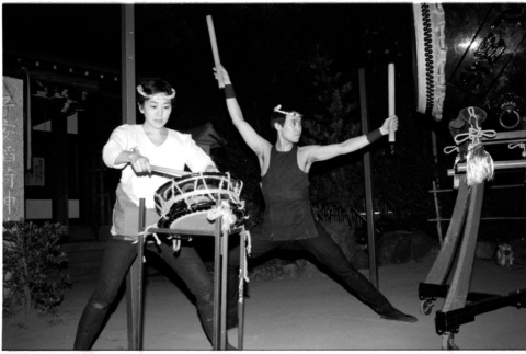 Kenny and Chizuko performing taiko (ddr-densho-1007-1210)