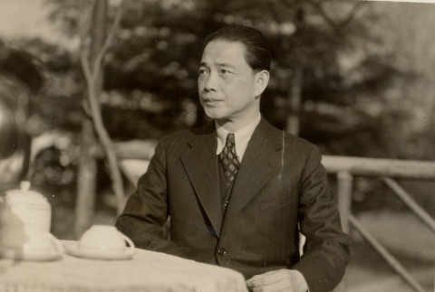 Wang Jingwei seated at a table (ddr-njpa-1-1087)