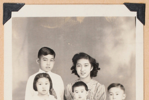 Family photo (ddr-densho-483-458)