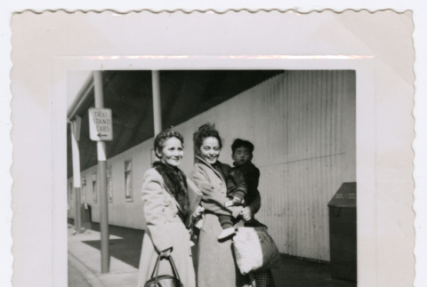 Mitsuye Yabe with Woman and Child (ddr-ohs-1-156)