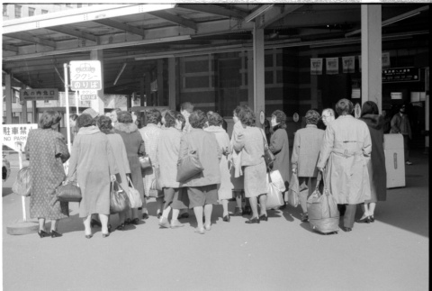 Crowd at Tokyo Station taxi stop (ddr-densho-1007-1187)