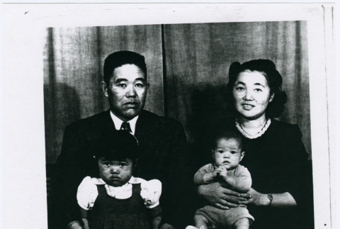 Grace and Guntaro Kubota with children (ddr-densho-122-518)