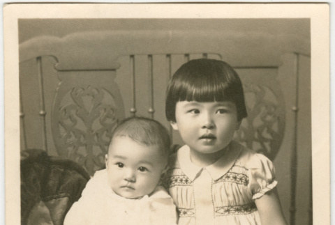 Childhood Photograph of Doris Mineko Kubota and Thomas Minoru Kubota (ddr-densho-474-125)