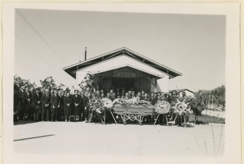 Mourners at Umeda Magoshiro's funeral (ddr-densho-37-1094)