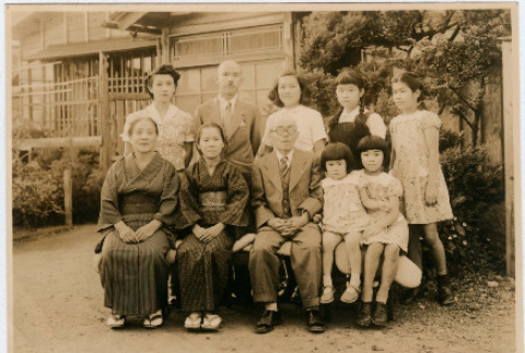 Family photograph (ddr-densho-359-1133)
