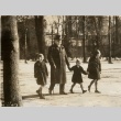 Paul von Hindenburg walking with his grandchildren (ddr-njpa-1-689)