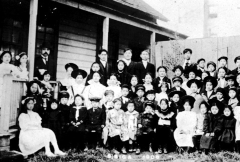 Group photo outside the Japanese language school (ddr-densho-43-4)