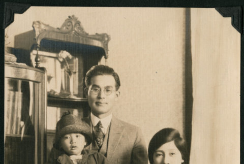 Japanese American family (ddr-densho-359-501)