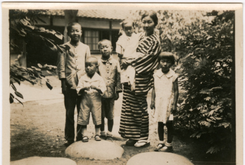 Woman with five children (ddr-densho-426-1562)
