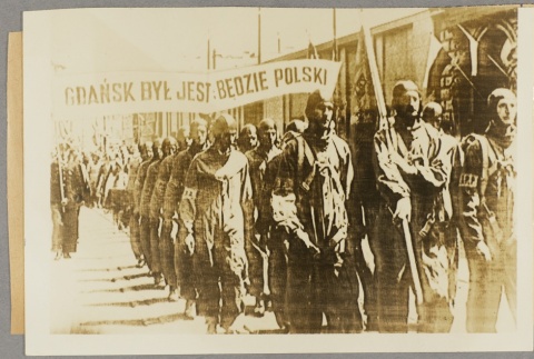 Polish pilots marching in a rally (ddr-njpa-13-1116)