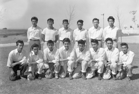 Men's sports team in Minidoka (ddr-fom-1-572)