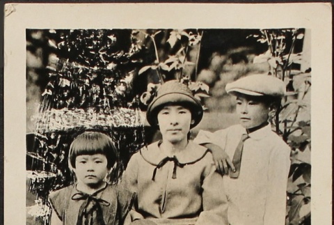 Japanese American family (ddr-densho-259-263)