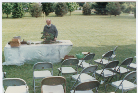 Kaneji Domoto setting up display for Bonsai demonstration (ddr-densho-377-3010)