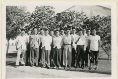 Fifth group of inductees leave Rivers (ddr-densho-37-1746)