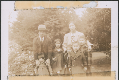 Man and woman with five children (ddr-densho-483-1015)