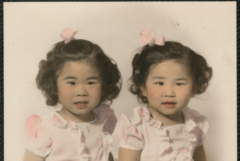 Colorized photo of Dianne and Nancy Abe (ddr-densho-522-709)