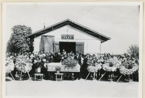 Mourners at I. Konishi's funeral (ddr-densho-37-2099)