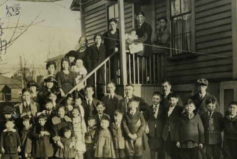 Japanese American families (ddr-densho-182-185)