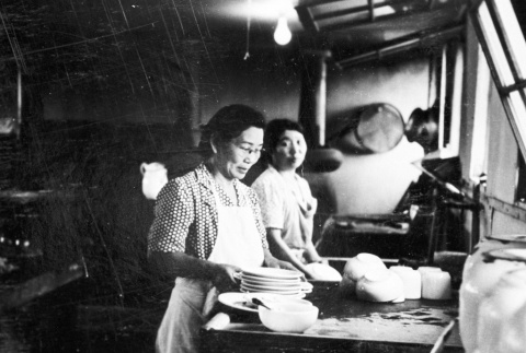 Japanese Americans washing dishes (ddr-densho-15-74)
