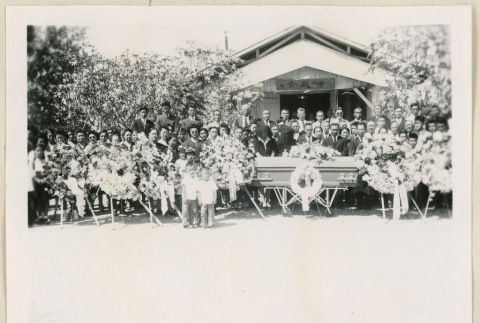 Mourners at Hideo Hashimoto's funeral (ddr-densho-37-2087)