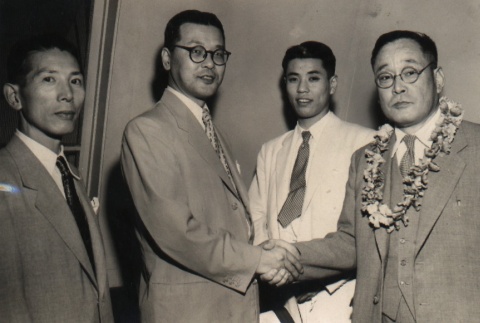Shin Kamitsuka shaking hands with Shinjiro Tsumura (ddr-njpa-4-420)