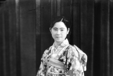 Portrait of Tomoe Otsu in a kimono (ddr-ajah-6-926)