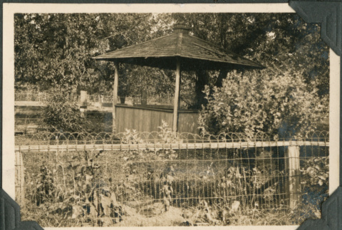 Shelter in garden (ddr-densho-316-296)