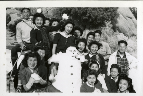 Manzanar, Japanese-Americans Outing (probably hospital staff in Sierra), Siber Family (Bernice)(Med. Soc. Worker), Josephine Hawes (ddr-densho-343-137)