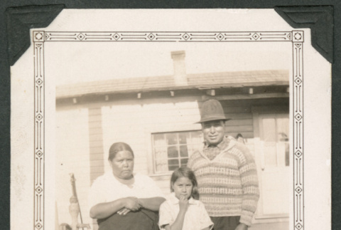 Photo of Mr. and Mrs. Edward August Duncan with daughter (ddr-densho-483-259)