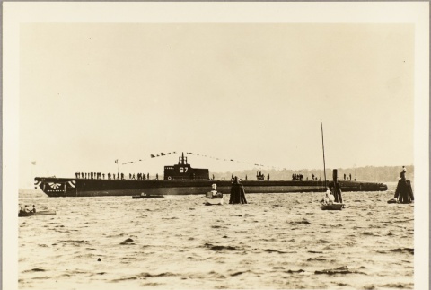 Sailors loading the USS S7 submarine (ddr-njpa-13-47)