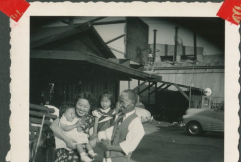 Family photograph (ddr-densho-321-1092)