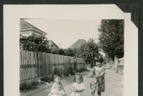 4 kids in street (ddr-densho-378-720)