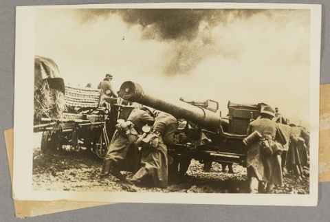 Soldiers pushing a cannon (ddr-njpa-13-1637)