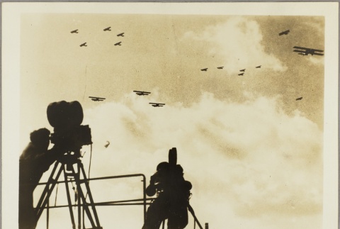 Photographers filming planes in flight (ddr-njpa-13-1341)