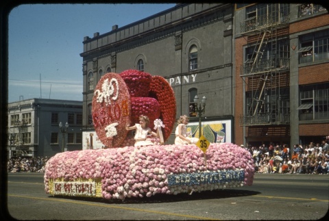 Portland Rose Festival Parade- float 35, 