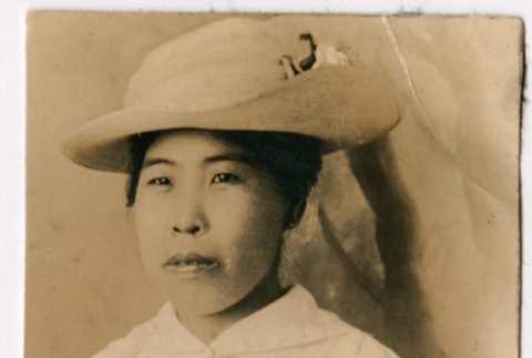 Portrait of Japanese woman (ddr-densho-325-211)